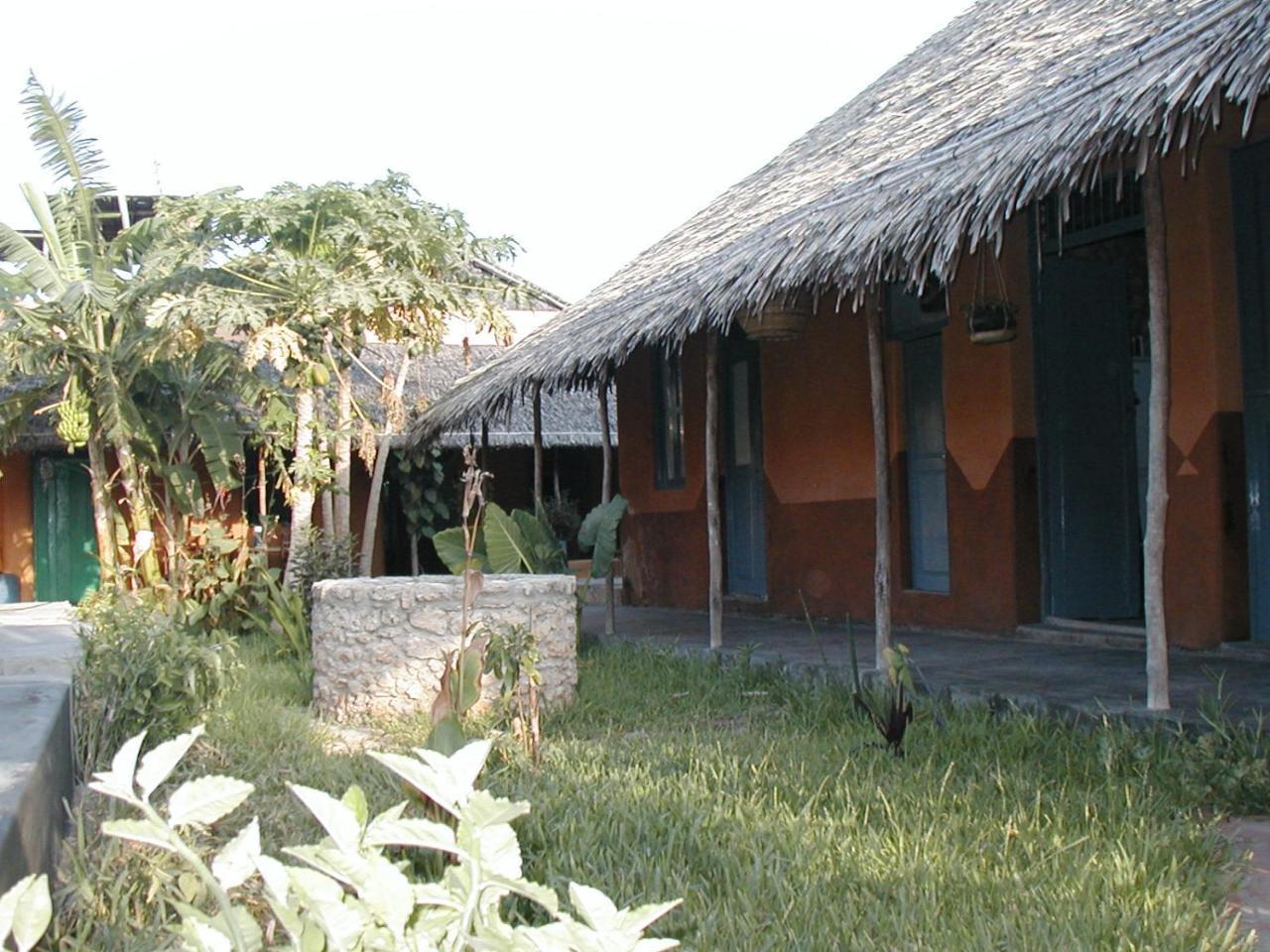 Patio Dos Quintalinhos - Casa Di Gabriele Bed & Breakfast Ilha de Mocambique Exterior photo